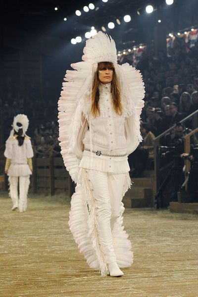 defile-chanel-metiers-d-art-paris-dallas-racisme