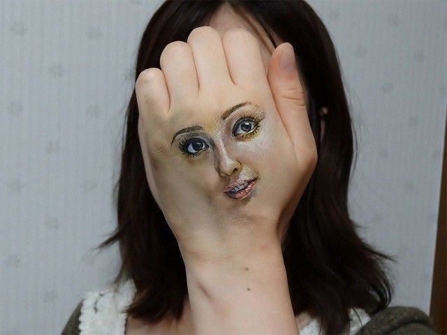 Illusions with painting by Hikaru Cho