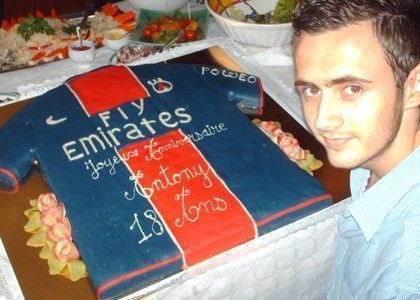 psg-supporter-wtf-gateau