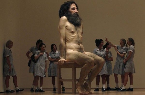 chaise homme barbu