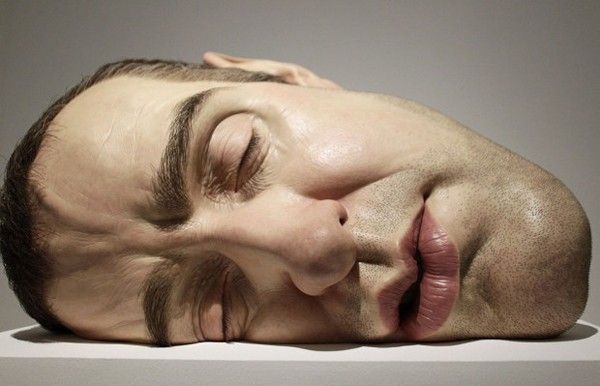 tête endormie sculpture