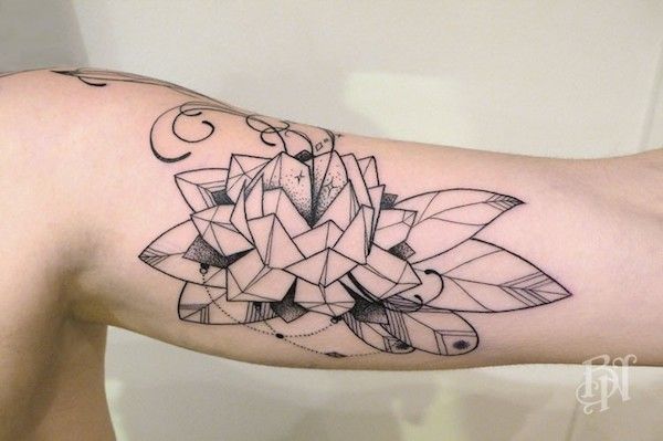 bleu-noir-paris-tattoo-art-shop-supakitch-fleur-plume
