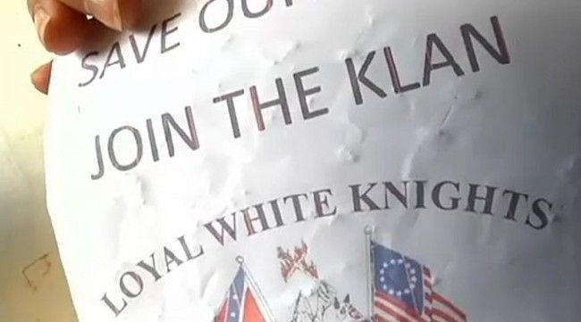 Ku-Klux-Klan-recrute-avec-des-bonbons