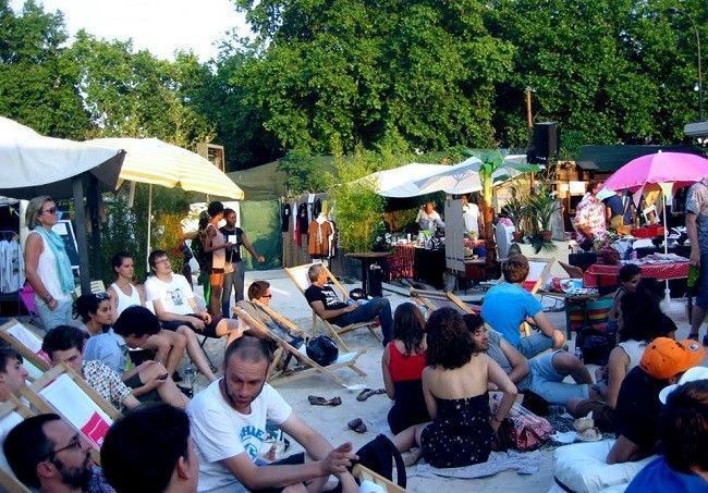 Plage-Free-Market-de-Paname