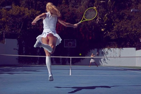 gourmet-upskirts-sneakers-publicite-fille-sexy-tennis