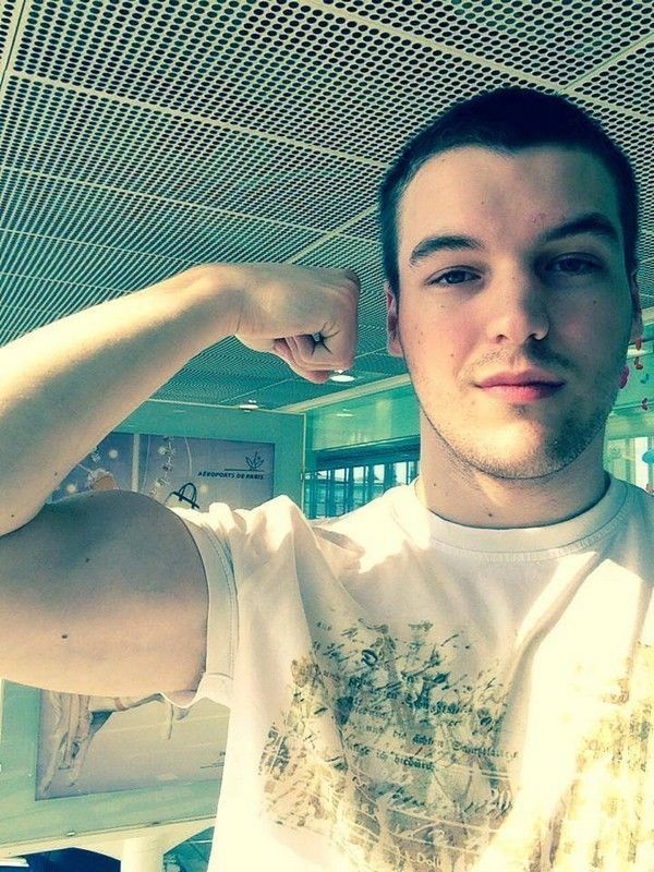 selfie-plus-grand-monde-orly-biceps