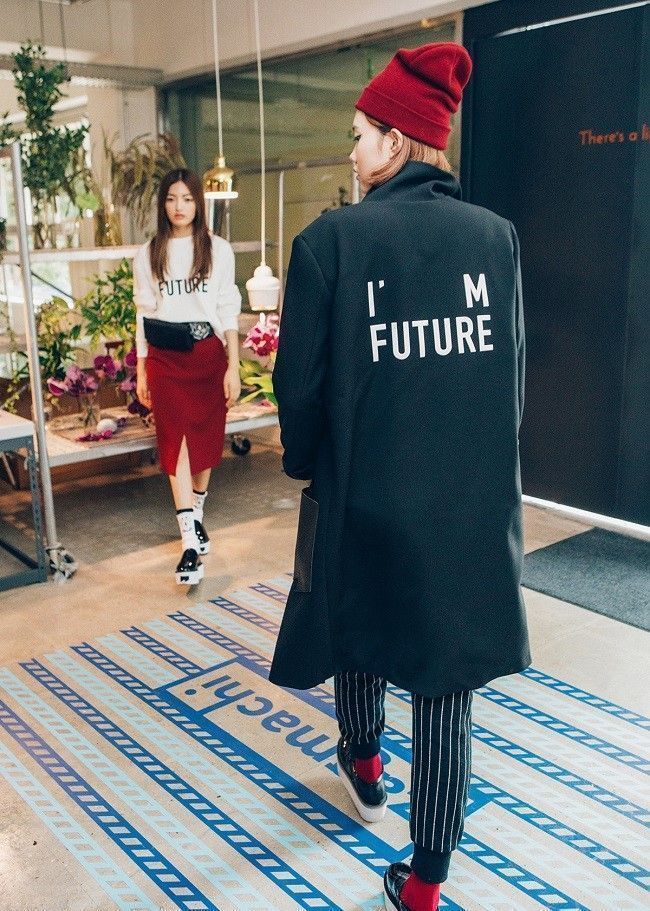 Dim-e-cres-lookbook-i-m-the-future-01