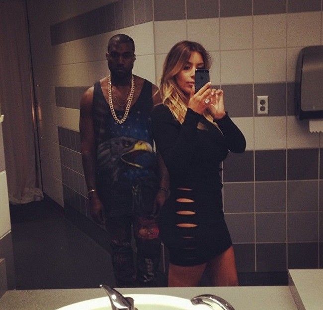selfie-kim-kardashian-kanye-west-bathrrom