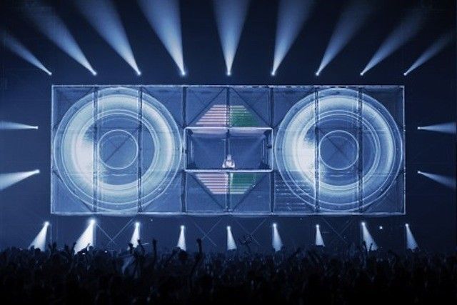 dancefloor-vs-smartphones-musique-electronique