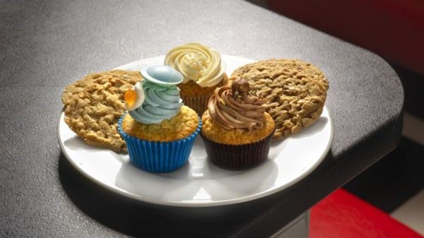 happy-day-s-burger-shop-nos-desserts-cup-cakes-barbe-a-papa-cookies-choco-kramel-beurre-sale-d24a7