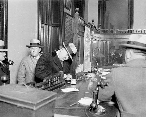 Polack Joe quitte la station de police de Chicago - 1929
