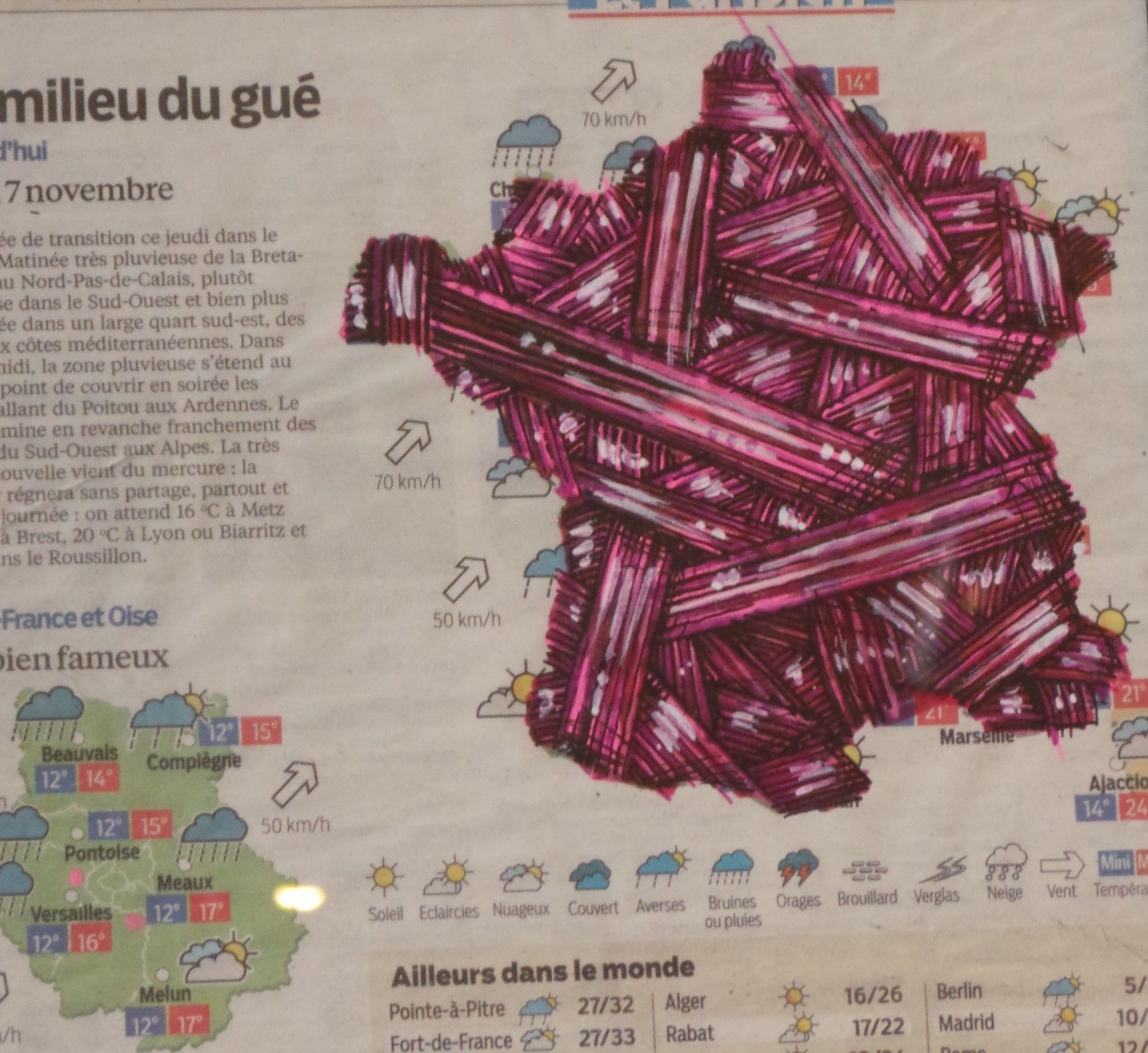 Mush s'amusait à recouvrir les cartes de la météo sur les journeaux.