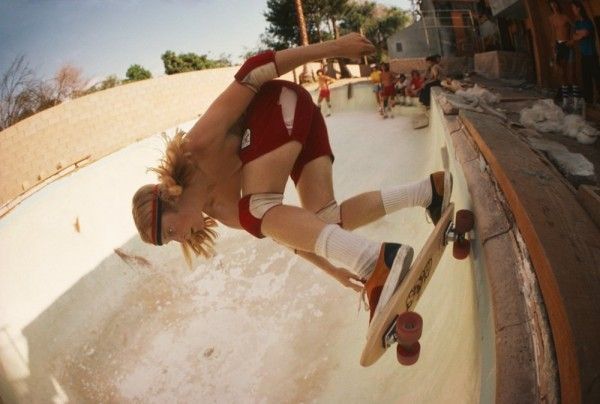 Hugh-Holland-Stacy-Peralta-Ripping-at-Coldwater-Canyon-Pool-1977