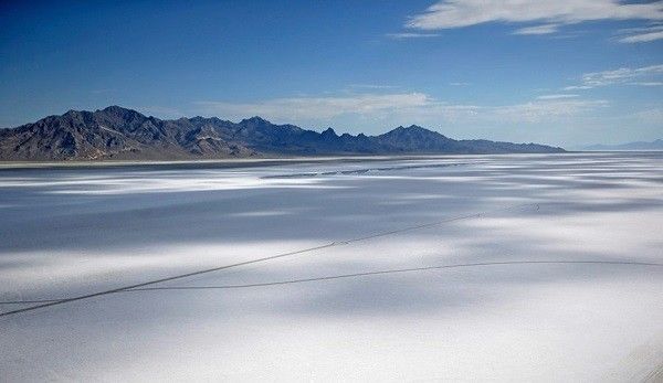 Rick-Bowmer-saltflats