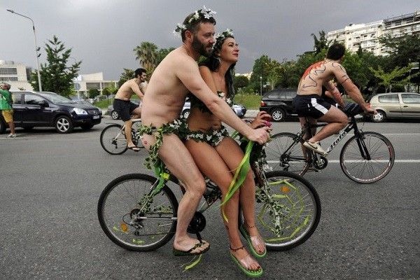 Le Canada en marche pour le droit du topless