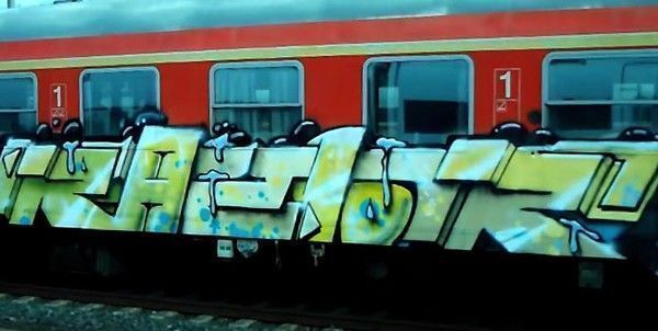 razor round train street art graffiti