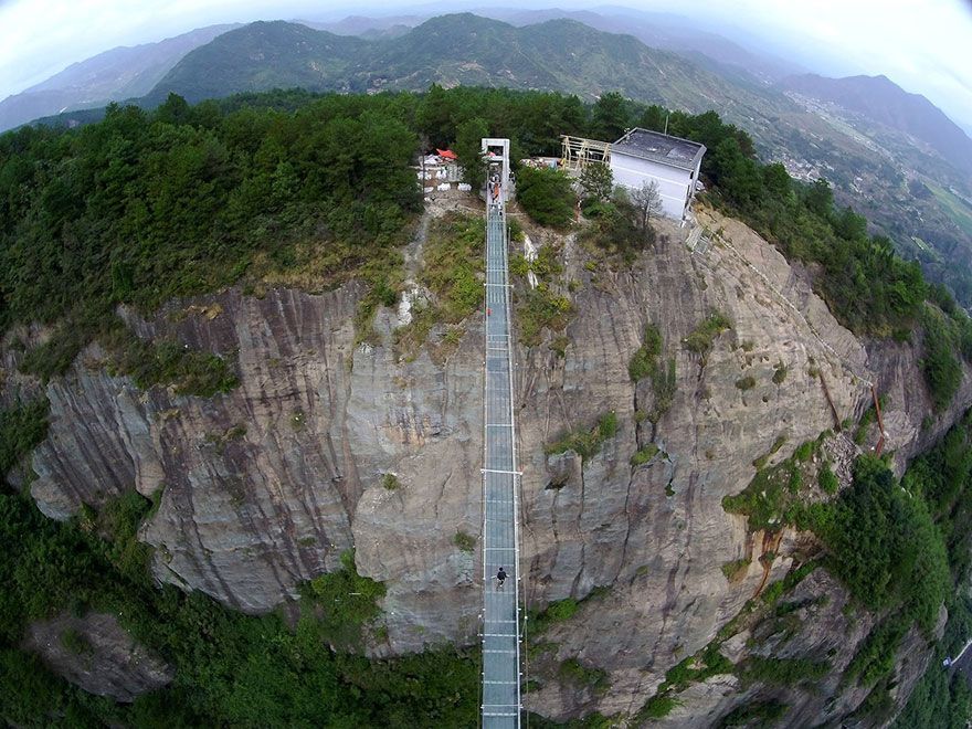 Le pont le plus terrifiant viens d’ouvrir