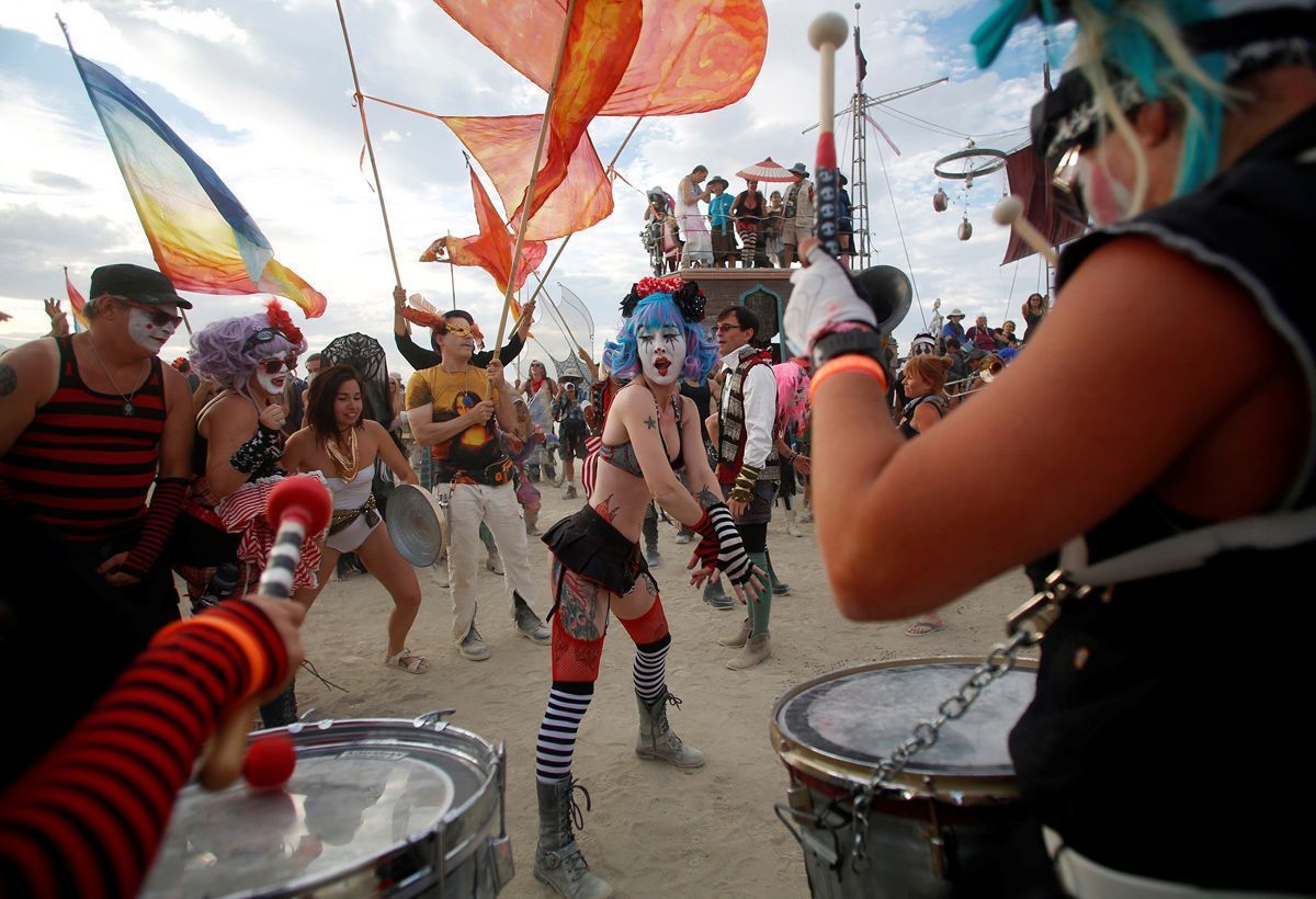 Members of the Trash Kan Marchink Band perform as approximately 70,000 people from all over the world gather for the 30th annual Burning Man arts and music festival in the Black Rock Desert of Nevada, U.S. August 29, 2016. Picture taken August 29, 2016. REUTERS/Jim Urquhart FOR USE WITH BURNING MAN RELATED REPORTING ONLY. FOR EDITORIAL USE ONLY. NOT FOR SALE FOR MARKETING OR ADVERTISING CAMPAIGNS. NO THIRD PARTY SALES. NOT FOR USE BY REUTERS THIRD PARTY DISTRIBUTORS - RTX2NK62
