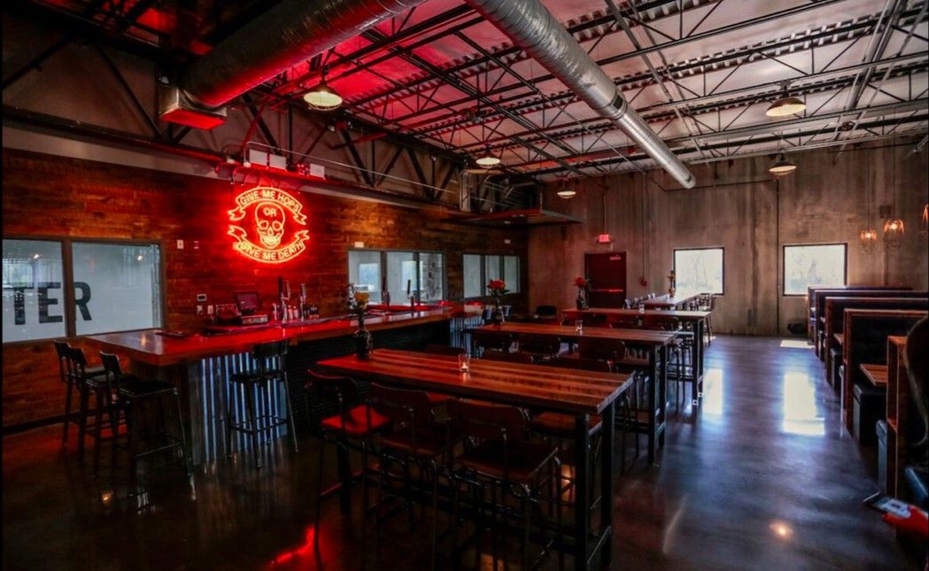 Doghouse Hotel & Brewery 