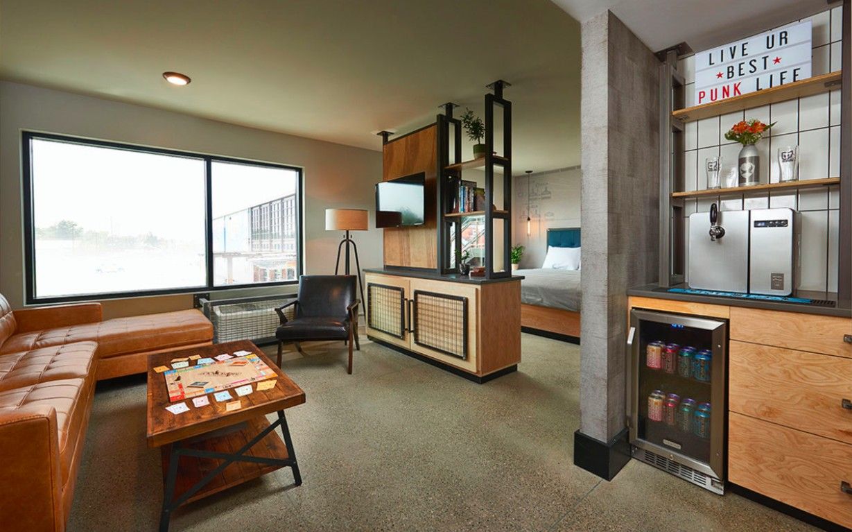 Doghouse Hotel & Brewery