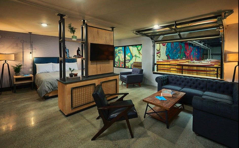 Doghouse Hotel & Brewery